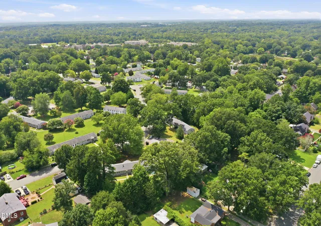 4th image of 1400 Roslyn Dr, Burlington, NC 27215