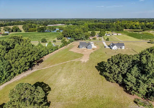 5th image of 925 Dixie Farm Rd, Sanford, NC 27332 | MLS# 767891