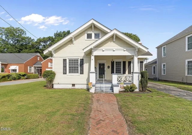 Photo 1 of Single family home for sale at 313 N Breazeale Ave, Mount Olive, NC 28365 | MLS# 10186980 | Listing updated on 2026-09-14