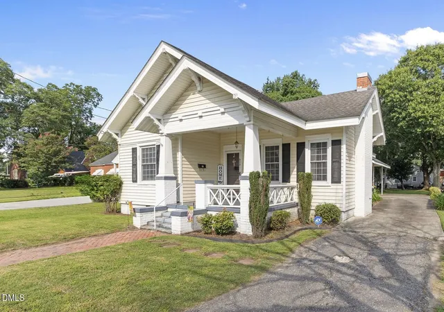 Photo 2 of Single family home for sale at 313 N Breazeale Ave, Mount Olive, NC 28365 | MLS# 10186980 | Listing updated on 2026-09-14