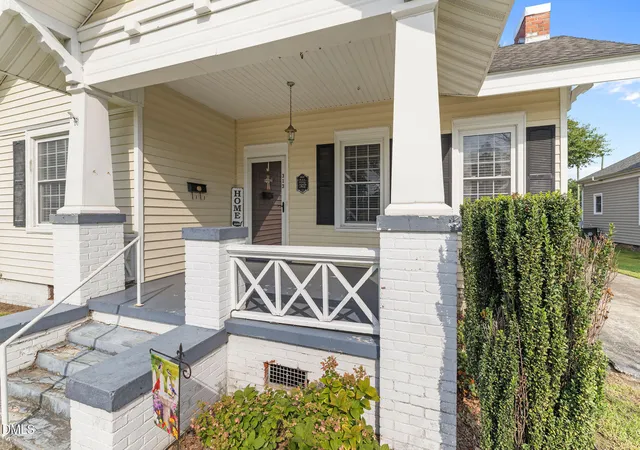 Photo 3 of Single family home for sale at 313 N Breazeale Ave, Mount Olive, NC 28365 | MLS# 10186980 | Listing updated on 2026-09-14