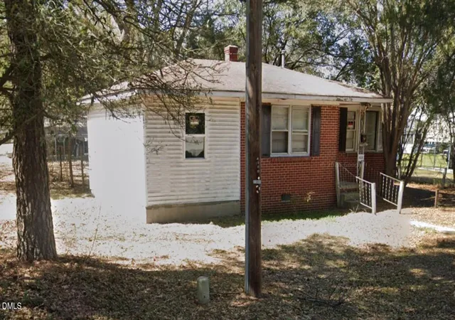 Photo 1 of Single family home for sale at 606 S Patterson St, Maxton, NC 28364 | MLS# 10186942 | Listing updated on 2026-08-18