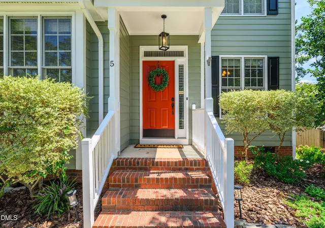 2nd image of 5 Silverwood Ct, Durham, NC 27713 | MLS# 10187453