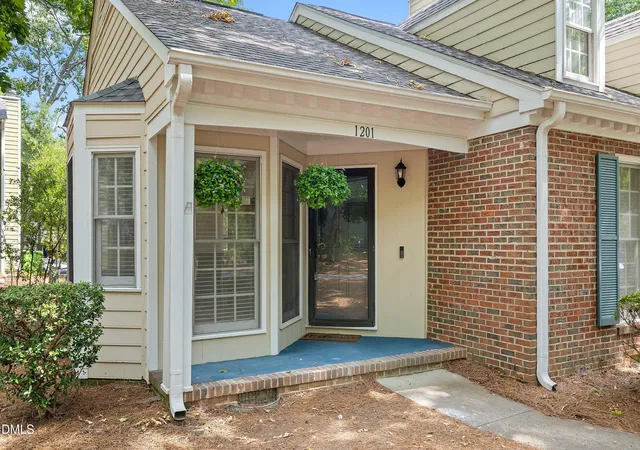5th image of 1201 Deptford Ct, Raleigh, NC 27609 | MLS# 10187828