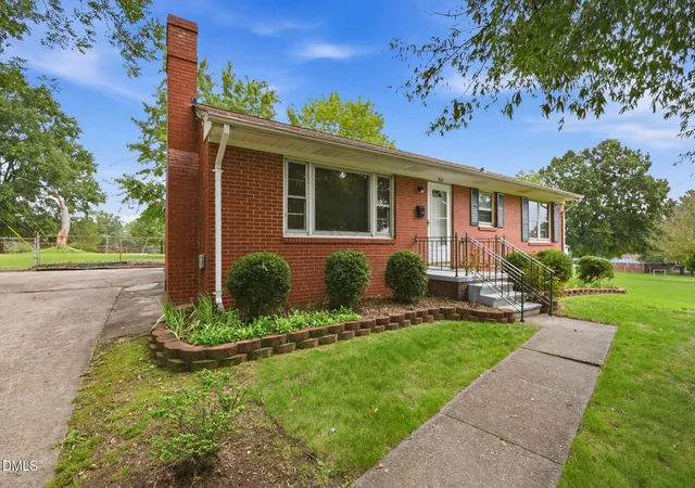 2nd image of 512 Hale Ct, Burlington, NC 27217 | MLS# 10187863