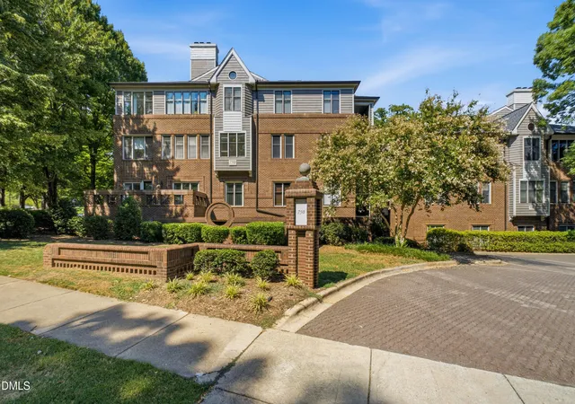 2nd image of 750 Washington St, Raleigh, NC 27605