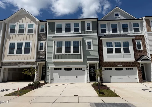 1st image of 10043 Secluded Gdn Dr, Apex, NC 27523 | MLS# 10187036
