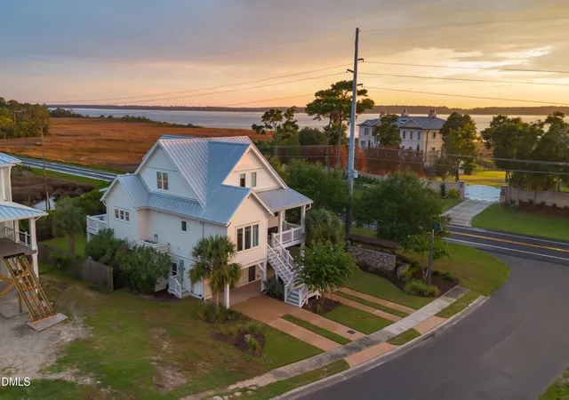 Photo 3 of Single family home for sale at 104 Mistiflower Ct, Wilmington, NC 28412 | MLS# 10187600 | Listing updated on 2026-08-21