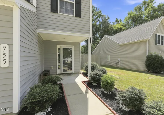 2nd image of 755 Sycamore Springs Dr, Fuquay Varina, NC 27526 | MLS# 10187786