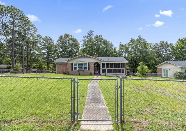 Photo 3 of Single family home for sale at 354 Summer Hl Rd, Fayetteville, NC 28303 | MLS# 10187064 | Listing updated on 2026-08-23