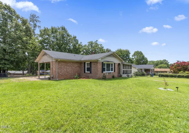Photo 4 of Single family home for sale at 354 Summer Hl Rd, Fayetteville, NC 28303 | MLS# 10187064 | Listing updated on 2026-08-23