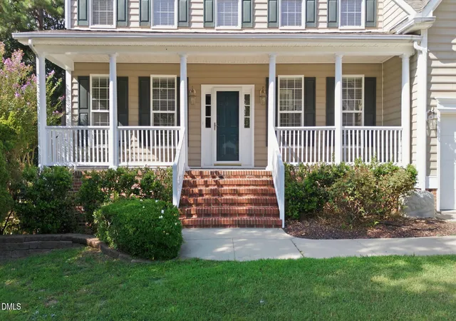 3rd image of 1006 Celandine Dr, Apex, NC 27502 | MLS# 10187160