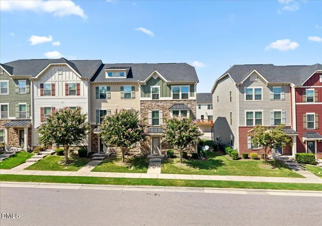 2nd image of 2020 Old Chapman Dr, Apex, NC 27502 | MLS# 10187155