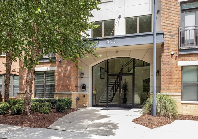 3rd image of 2000 Southpoint Lndg Wy, Durham, NC 27707