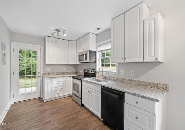 3rd image of 210 Highgate Cir, Wake Forest, NC 27587 | MLS# 10187952