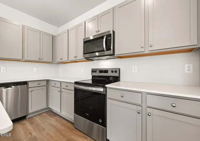 Photo 4 of Townhouse for sale at 422 Barrington Key Dr, Zebulon, NC 27597 | MLS# 10187145 | Listing updated on 2026-09-04