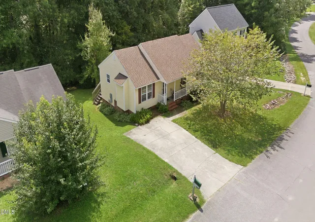 Photo 3 of Single family home for sale at 1037 Laurel Leaf Rd, Zebulon, NC 27597 | MLS# 10189329 | Listing updated on 2026-09-03