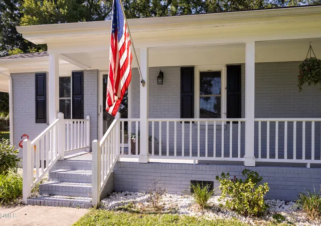 3rd image of 1307 W Pearsall St, Dunn, NC 28334 | MLS# 10187173