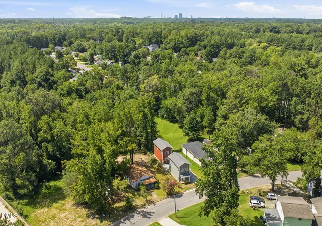 3rd image of 1410 A Maplewood Dr, Durham, NC 27704 | MLS# 10187259