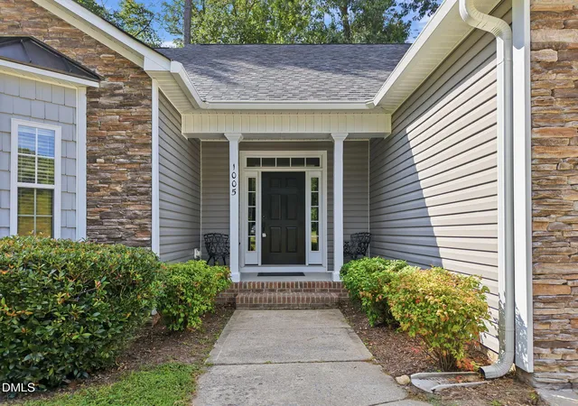 Photo 4 of Single family home for sale at 1005 Shannon Ct, Raleigh, NC 27603 | MLS# 10187667 | Listing updated on 2026-10-02