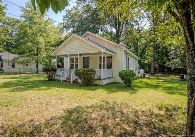 2nd image of 213 Triangle Pl, Fayetteville, NC 28312 | MLS# 767986