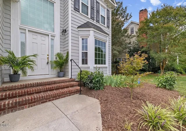 Photo 4 of Single family home for sale at 102 Copper Hl Dr, Cary, NC 27518 | MLS# 10187568 | Listing updated on 2026-09-09