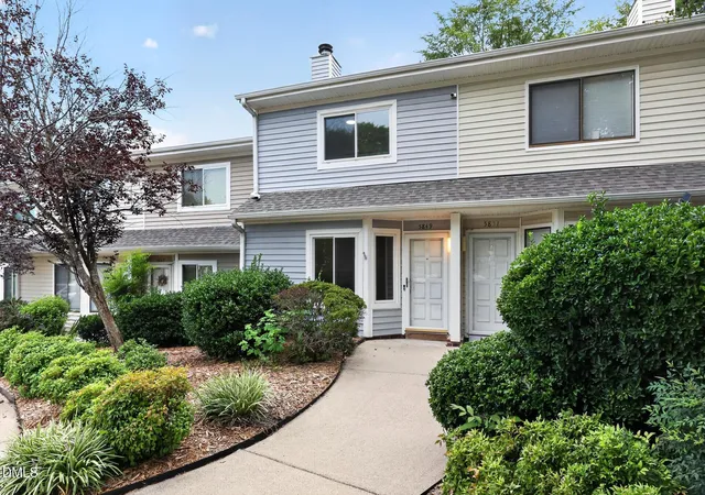 2nd image of 5849 Shady Grove Cir, Raleigh, NC 27609 | MLS# 10188038