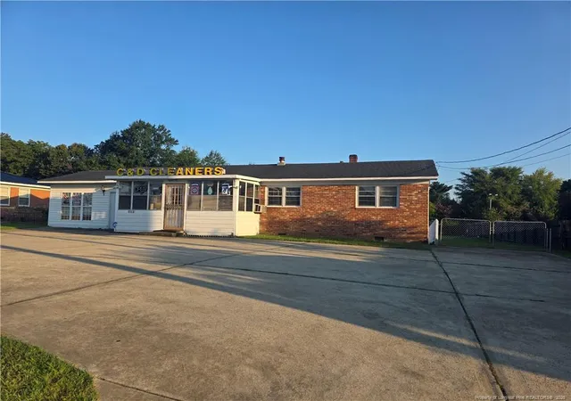 2nd image of 712 E Country Club Dr Nw, Fayetteville, NC 28301 | MLS# 767960