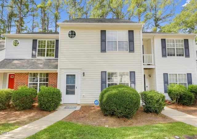 2nd image of 5553 Fieldcross Ct, Raleigh, NC 27610 | MLS# 10187320