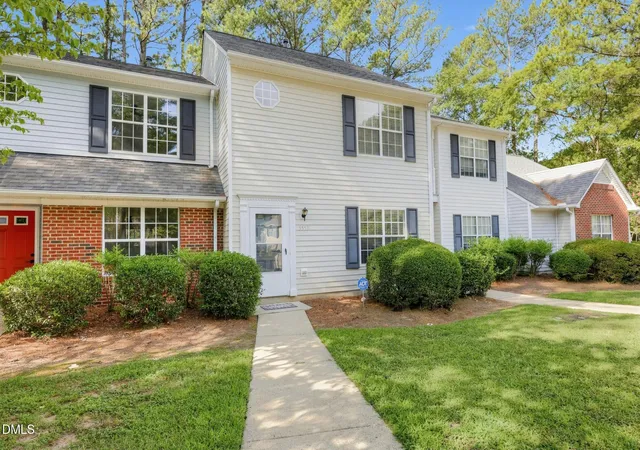 3rd image of 5553 Fieldcross Ct, Raleigh, NC 27610 | MLS# 10187320