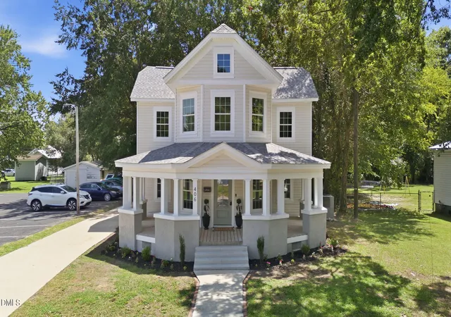 Photo 2 of Single family home for sale at 406 N Webb St, Selma, NC 27576 | MLS# 10187345 | Listing updated on 2026-09-18