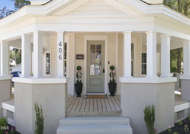 Photo 1 of Single family home for sale at 406 N Webb St, Selma, NC 27576 | MLS# 10187345 | Listing updated on 2026-09-18