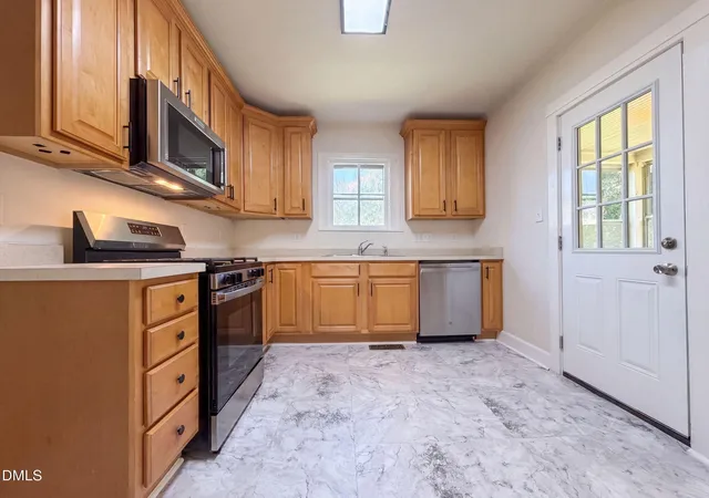 2nd image of 216 E Horne St, Clayton, NC 27520 | MLS# 10187329
