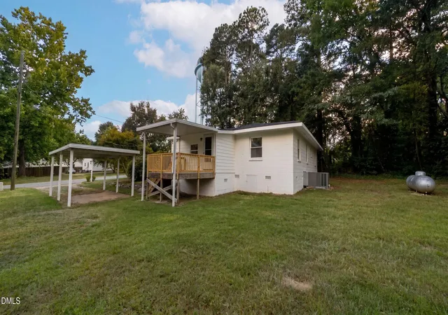 Photo 4 of Single family home for sale at 220 Poplar St, Wendell, NC 27591 | MLS# 10187357 | Listing updated on 2026-09-03