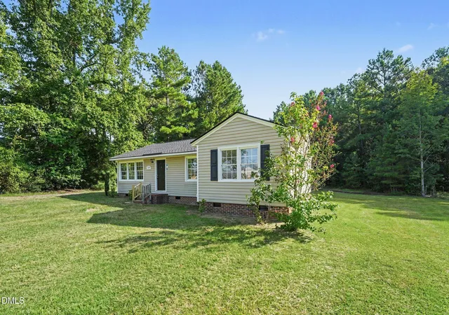 Photo 3 of Single family home for sale at 529 Cecil St, Fayetteville, NC 28312 | MLS# 10187657 | Listing updated on 2026-09-17