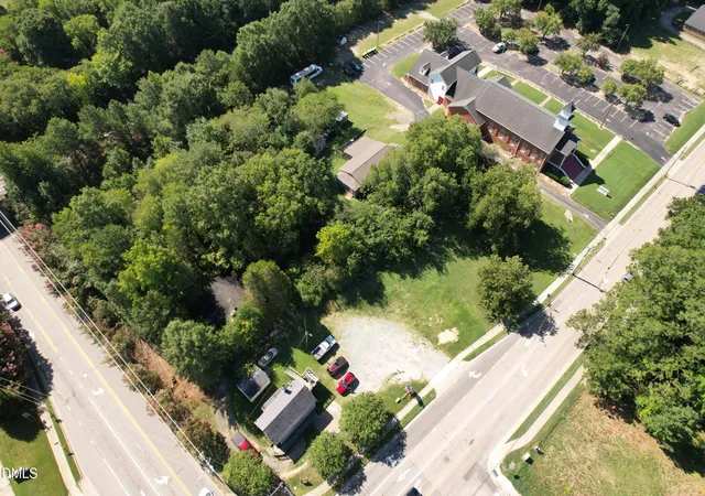 Photo 3 of Sale Pending at 403 S Salem St, Apex, NC 27502 | MLS# 10187424 | Listing updated on 2026-09-02