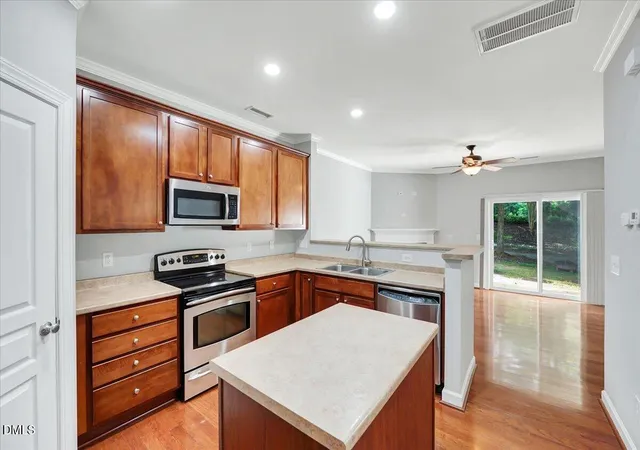 Photo 4 of Sale Pending at 8811 Orchard Grv Way, Raleigh, NC 27612 | MLS# 10187629 | Listing updated on 2026-08-22