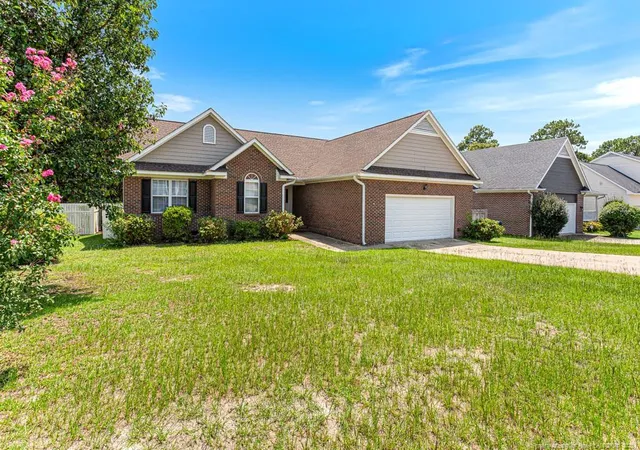 2nd image of 621 Connaly Dr, Hope Mills, NC 28348 | MLS# 768029