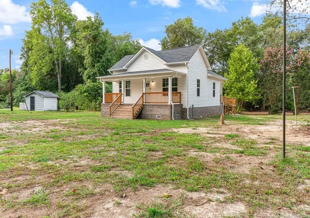 Photo 2 of Single family home for sale at 633 Sanders St, Hope Mills, NC 28348 | MLS# 768031 | Listing updated on 2026-09-01