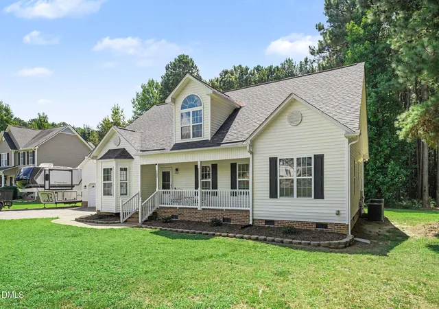 Photo 3 of Single family home for sale at 122 Rustic Ln, Smithfield, NC 27577 | MLS# 10187487 | Listing updated on 2026-09-14