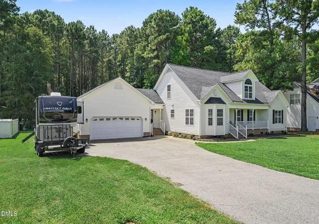 Photo 3 of Single family home for sale at 122 Rustic Ln, Smithfield, NC 27577 | MLS# 10187487 | Listing updated on 2026-09-14