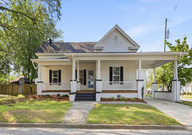 Single family home for sale at 3338 N Barrett St, Farmville, NC 27828 | MLS# 10188489