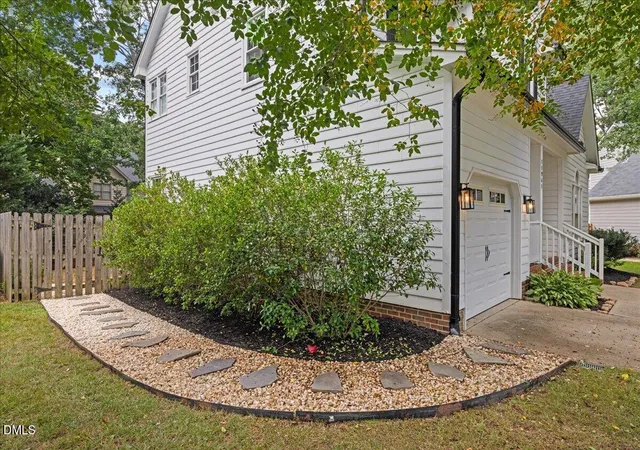 Photo 4 of Sale Pending at 11941 Fairlie Pl, Raleigh, NC 27613 | MLS# 10189439 | Listing updated on 2026-09-07