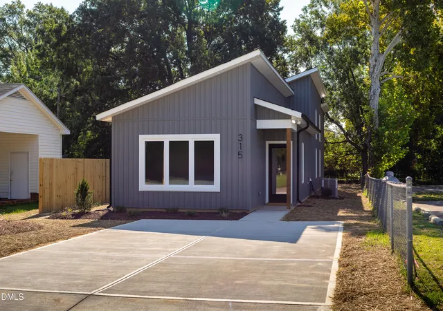 Photo 1 of Single family home for sale at 315 S Ethel St, Selma, NC 27576 | MLS# 10188843 | Listing updated on 2026-09-07