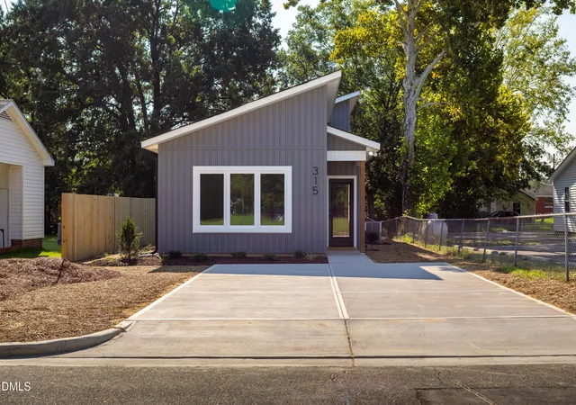 Photo 2 of Single family home for sale at 315 S Ethel St, Selma, NC 27576 | MLS# 10188843 | Listing updated on 2026-09-07