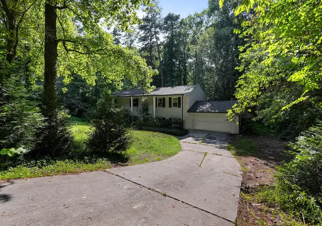 3rd image of 4025 Balsam Dr, Raleigh, NC 27612 | MLS# 10187491