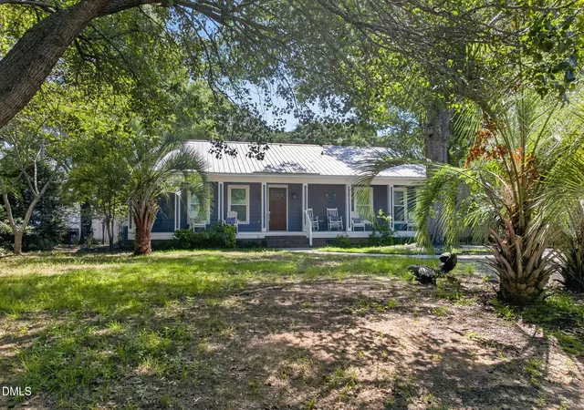 Photo 2 of Single family home for sale at 108 Paula Cir Se, Oak Island, NC 28465 | MLS# 10187673 | Listing updated on 2026-09-03