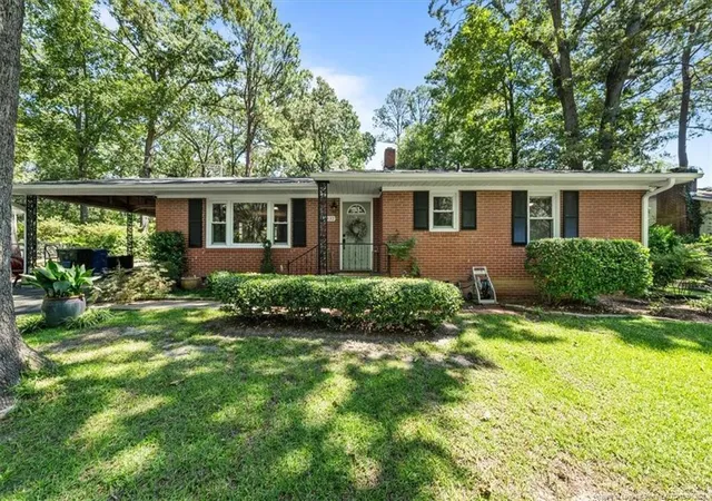 2nd image of 4332 Lakeside Dr, Fayetteville, NC 28311 | MLS# 768054