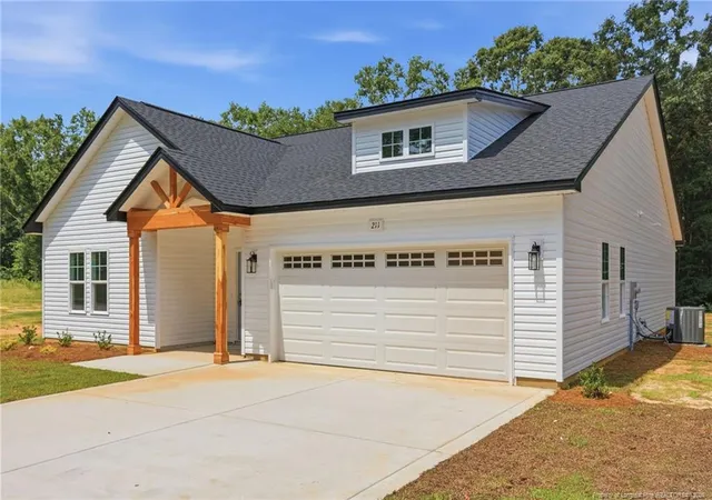 Photo 5 of Single family home for sale at 211 E 7th Avenue, Raeford, NC 28376 | MLS# 767828 | Listing updated on 2026-08-20