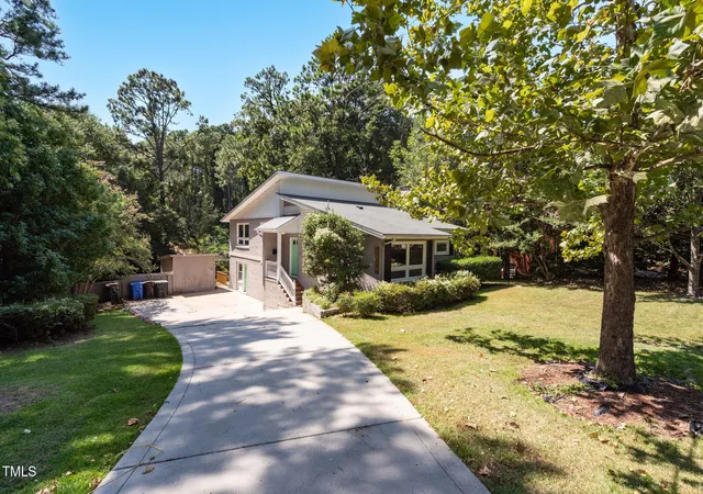 2nd image of 2519 Mirror Lake Dr, Fayetteville, NC 28303 | MLS# 10187792